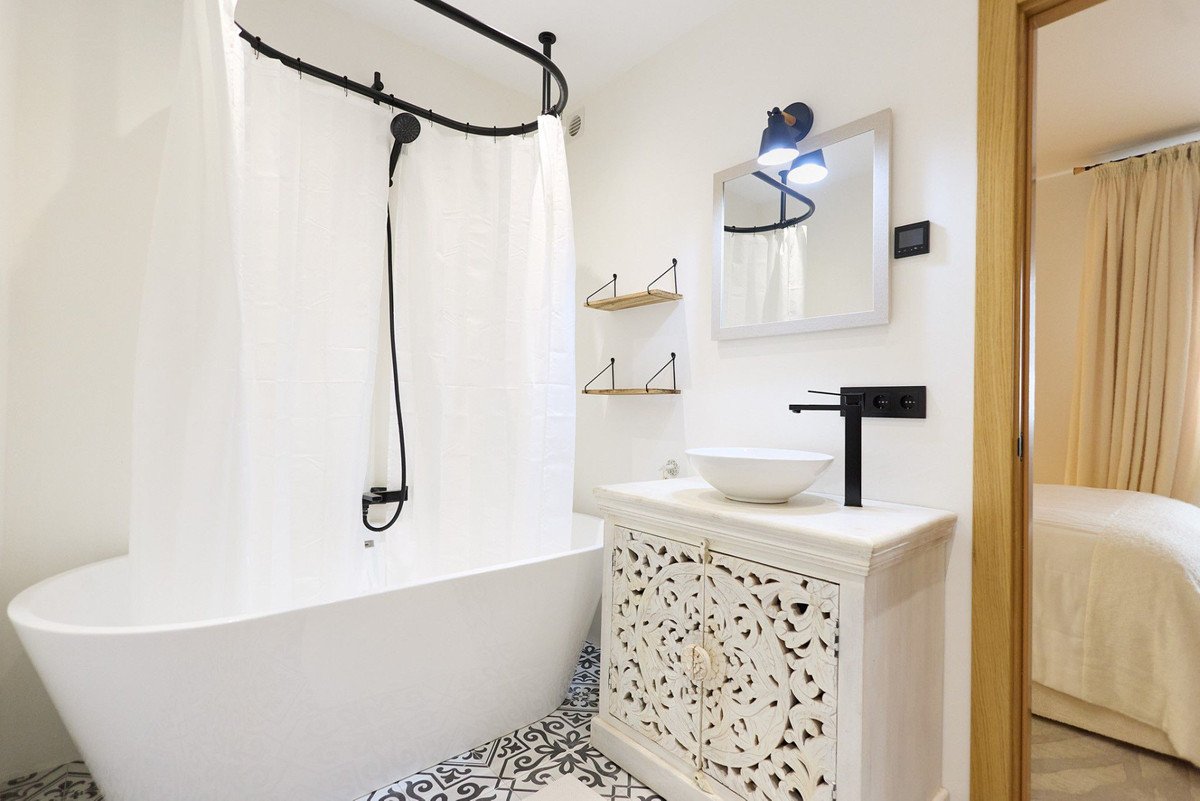 2 Bed Middle Floor Apartment in Puerto Banús