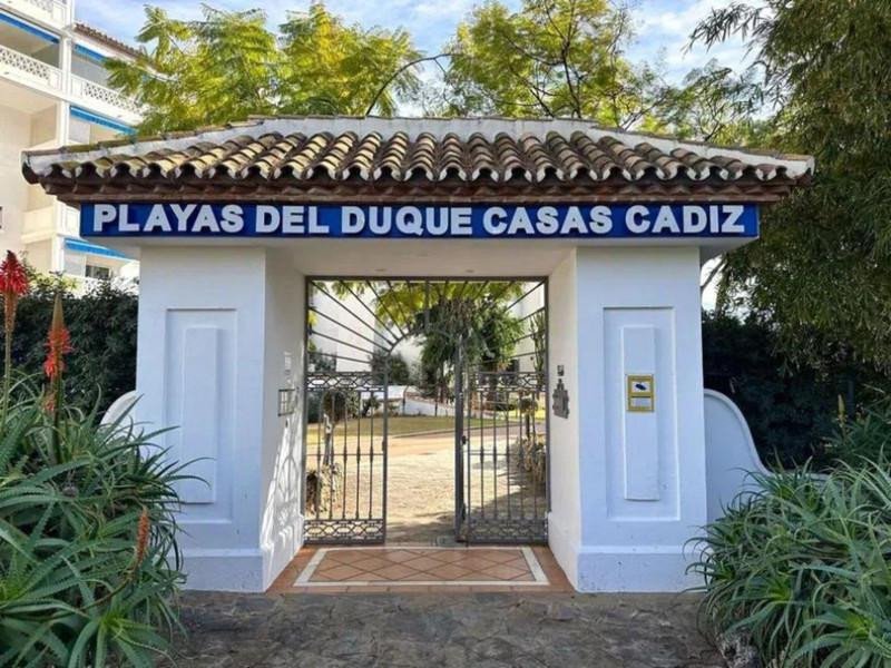 2 Bed Middle Floor Apartment in Puerto Banús