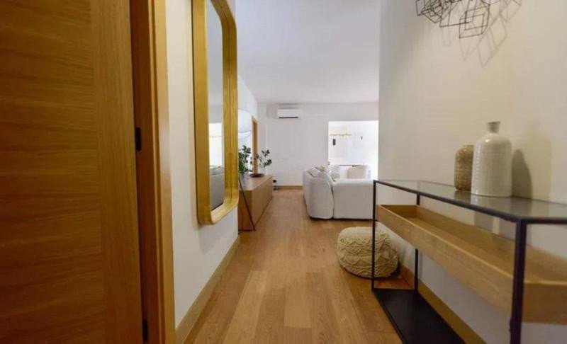 2 Bed Middle Floor Apartment in Puerto Banús