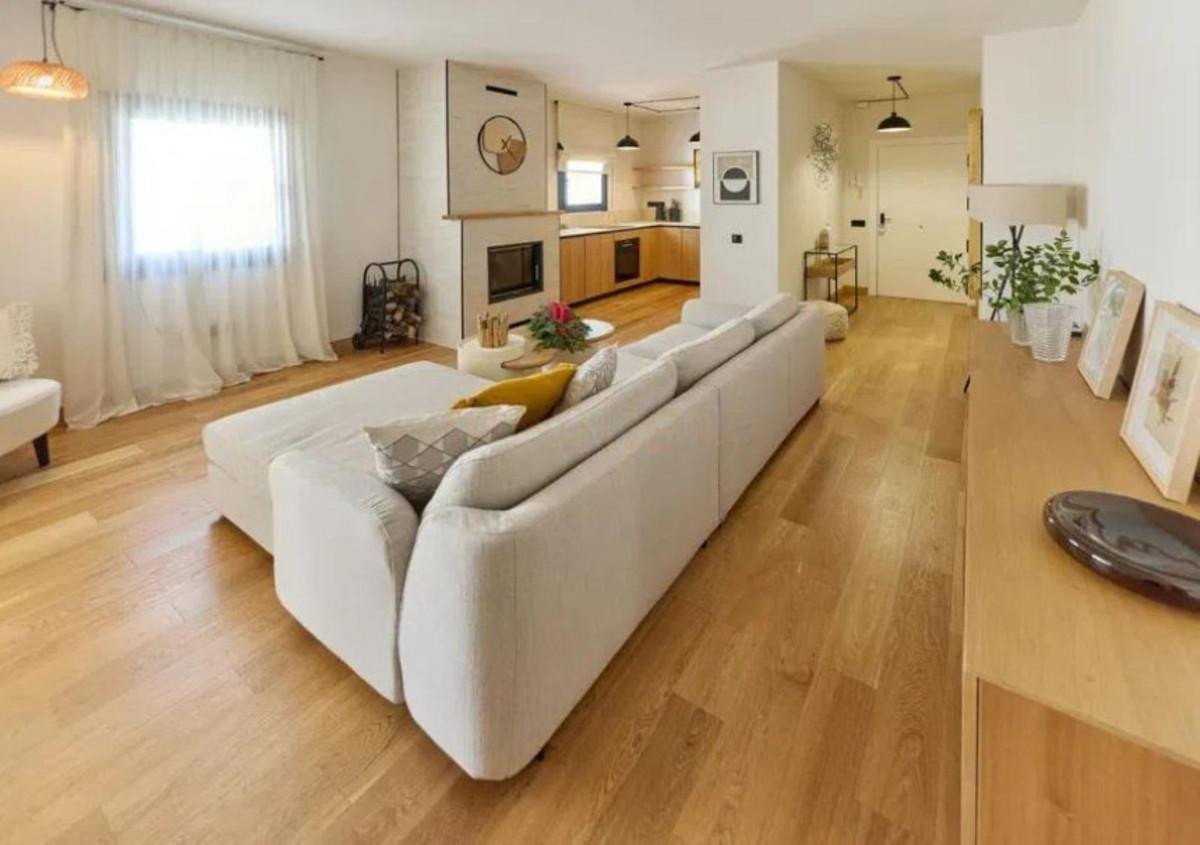 2 Bed Middle Floor Apartment in Puerto Banús