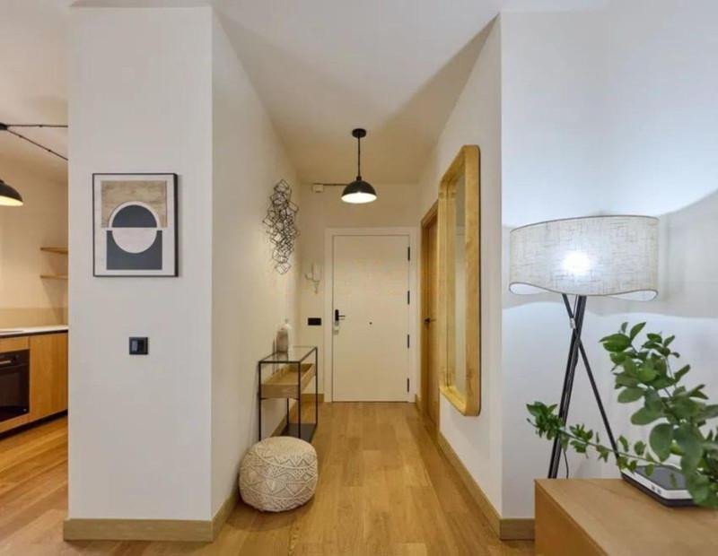 2 Bed Middle Floor Apartment in Puerto Banús