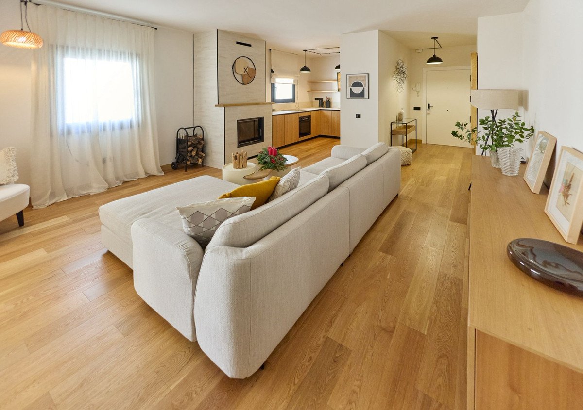 2 Bed Middle Floor Apartment in Puerto Banús