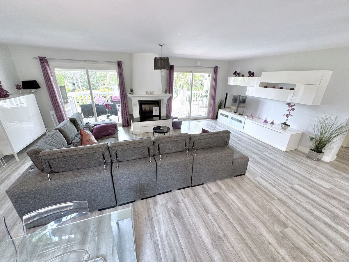 6 Bed Detached Villa in Sierrezuela