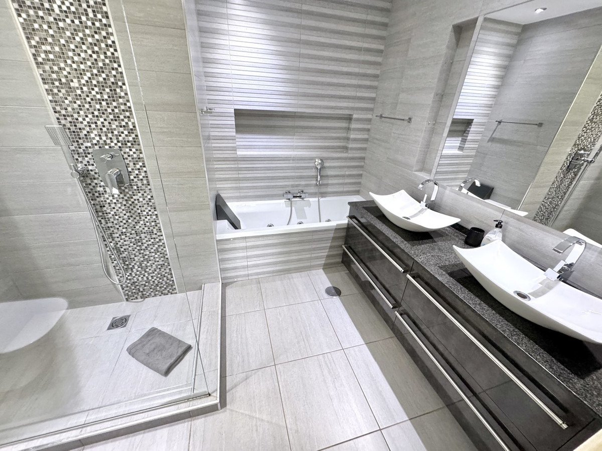 6 Bed Detached Villa in Sierrezuela