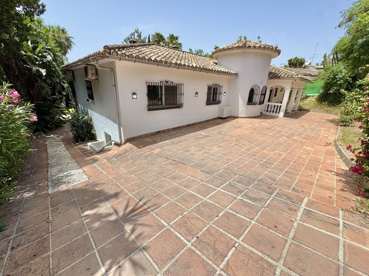 6 Bed Detached Villa in Sierrezuela