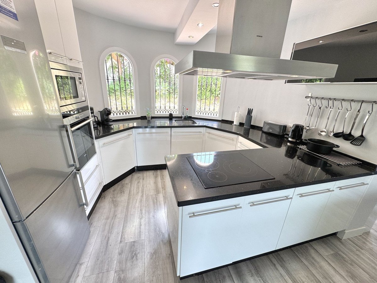 6 Bed Detached Villa in Sierrezuela