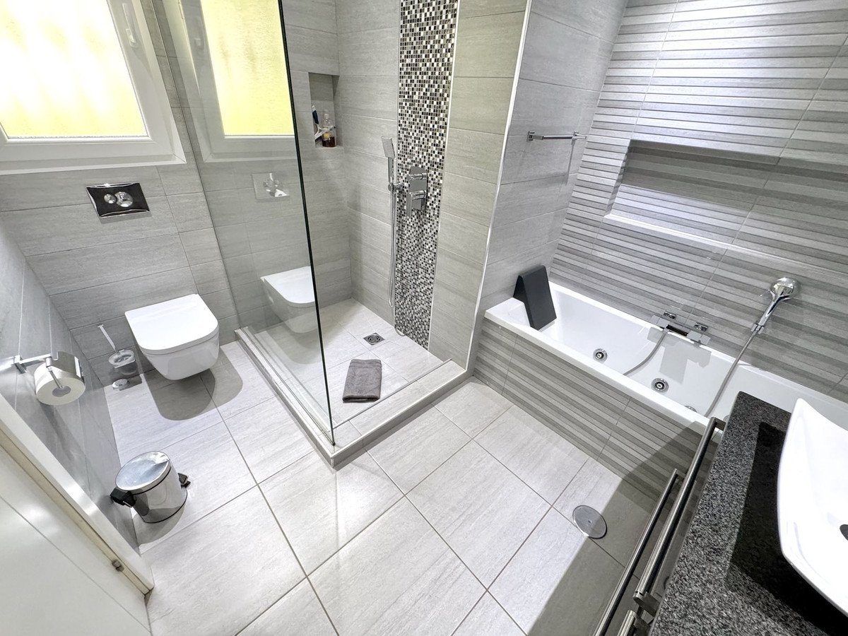 6 Bed Detached Villa in Sierrezuela