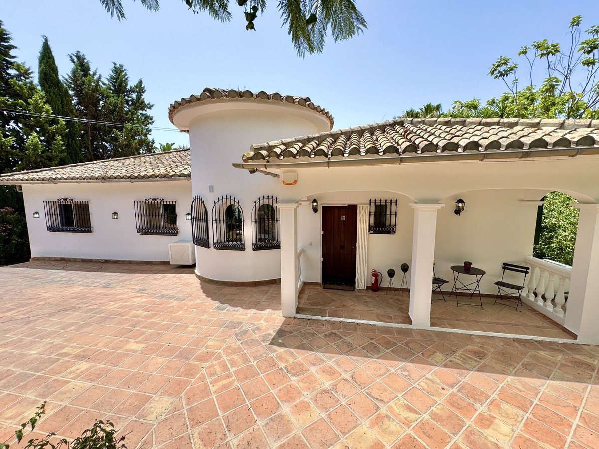 6 Bed Detached Villa in Sierrezuela