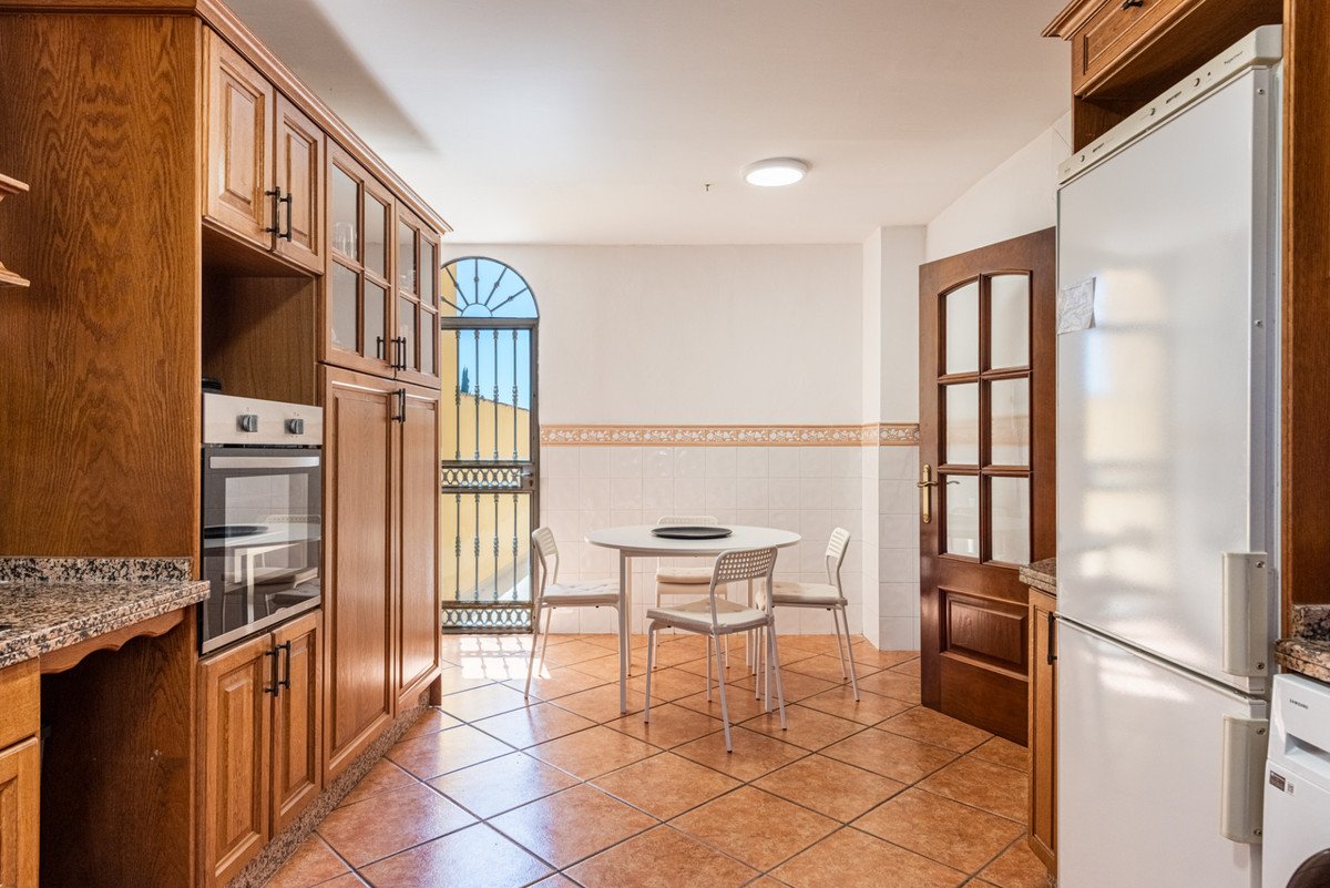 5 Bed Detached Villa in Estepona