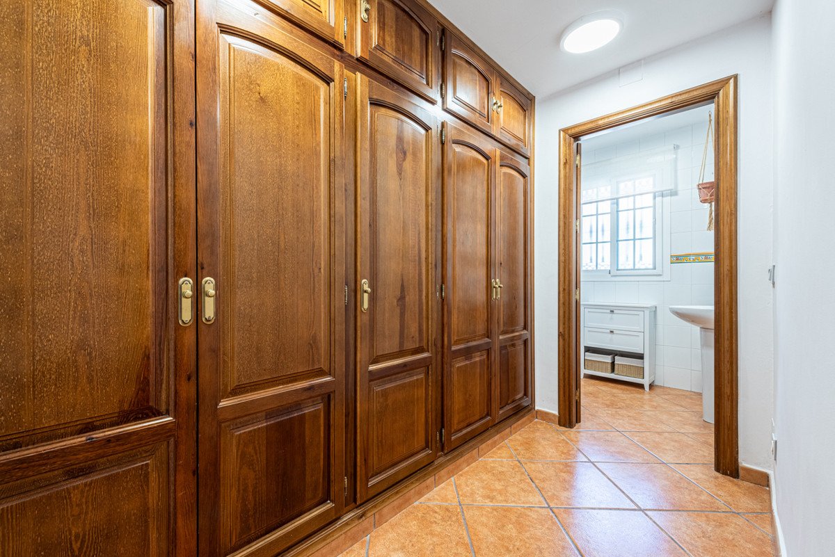 5 Bed Detached Villa in Estepona