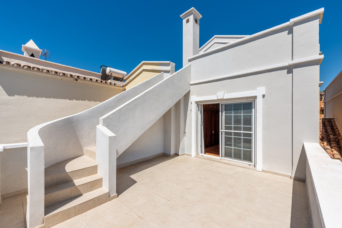 5 Bed Detached Villa in Estepona