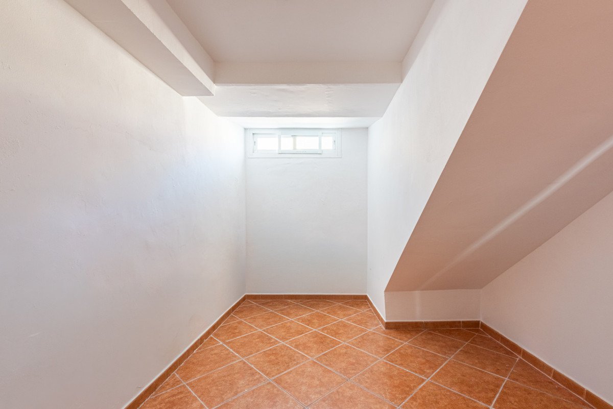 5 Bed Detached Villa in Estepona