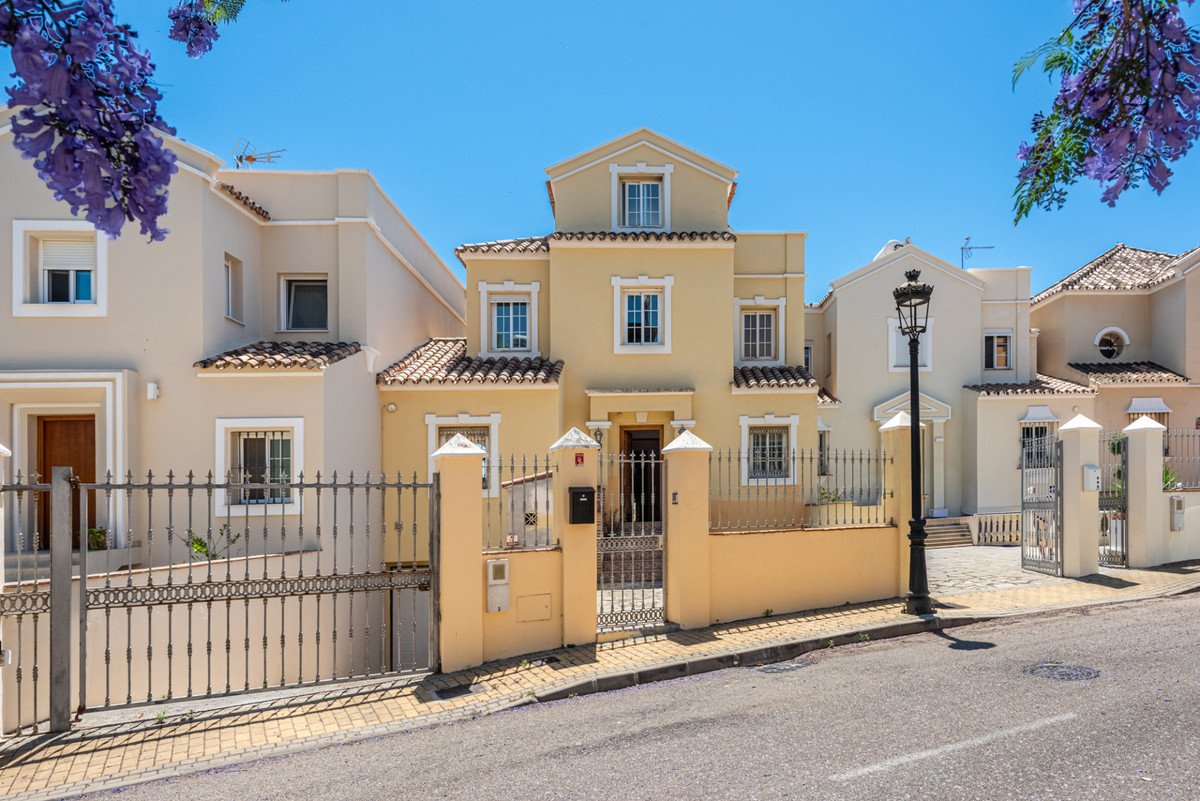 5 Bed Detached Villa in Estepona