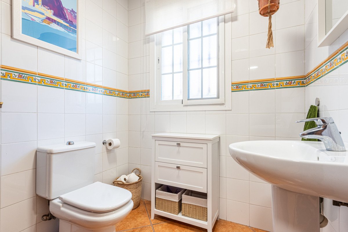 5 Bed Detached Villa in Estepona