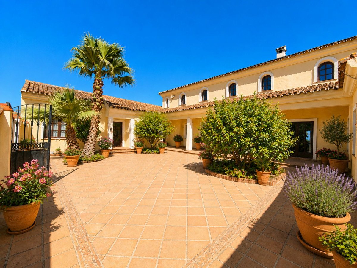 4 Bed Finca - Cortijo in Casares