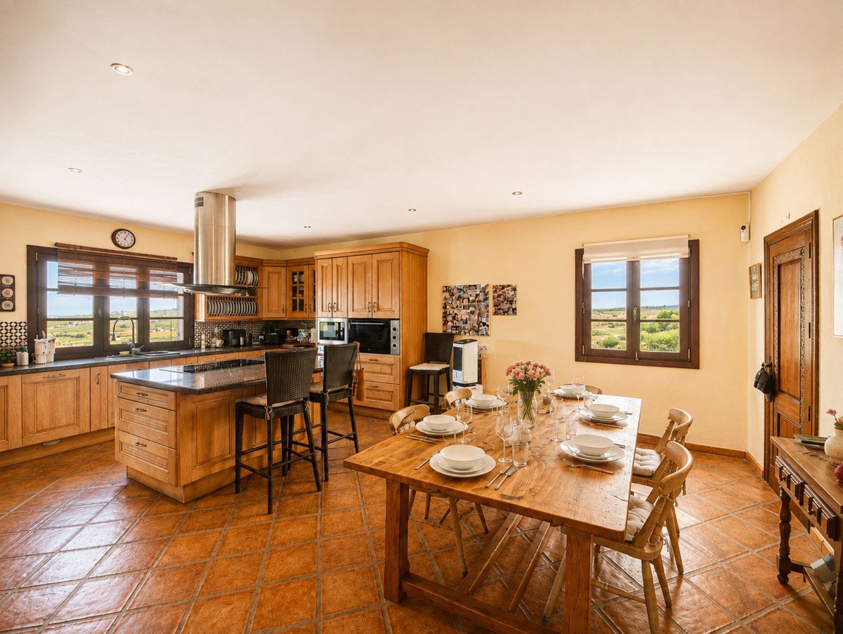 4 Bed Finca - Cortijo in Casares
