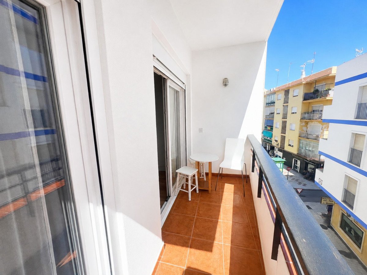2 Bed Middle Floor Apartment in Estepona