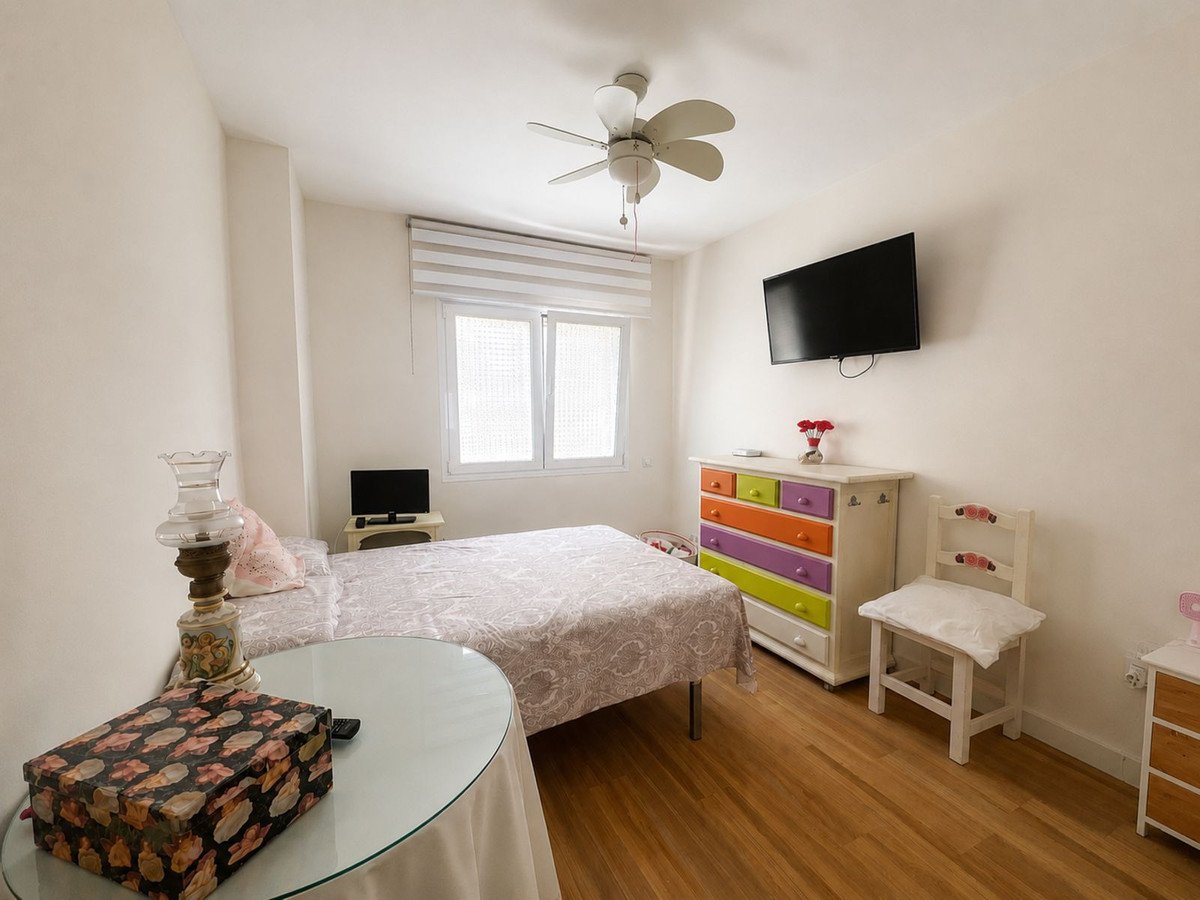 2 Bed Middle Floor Apartment in Estepona