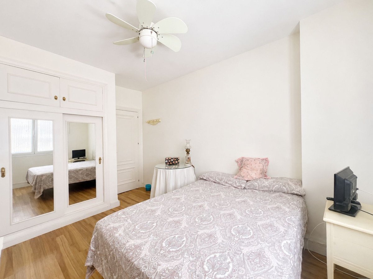 2 Bed Middle Floor Apartment in Estepona