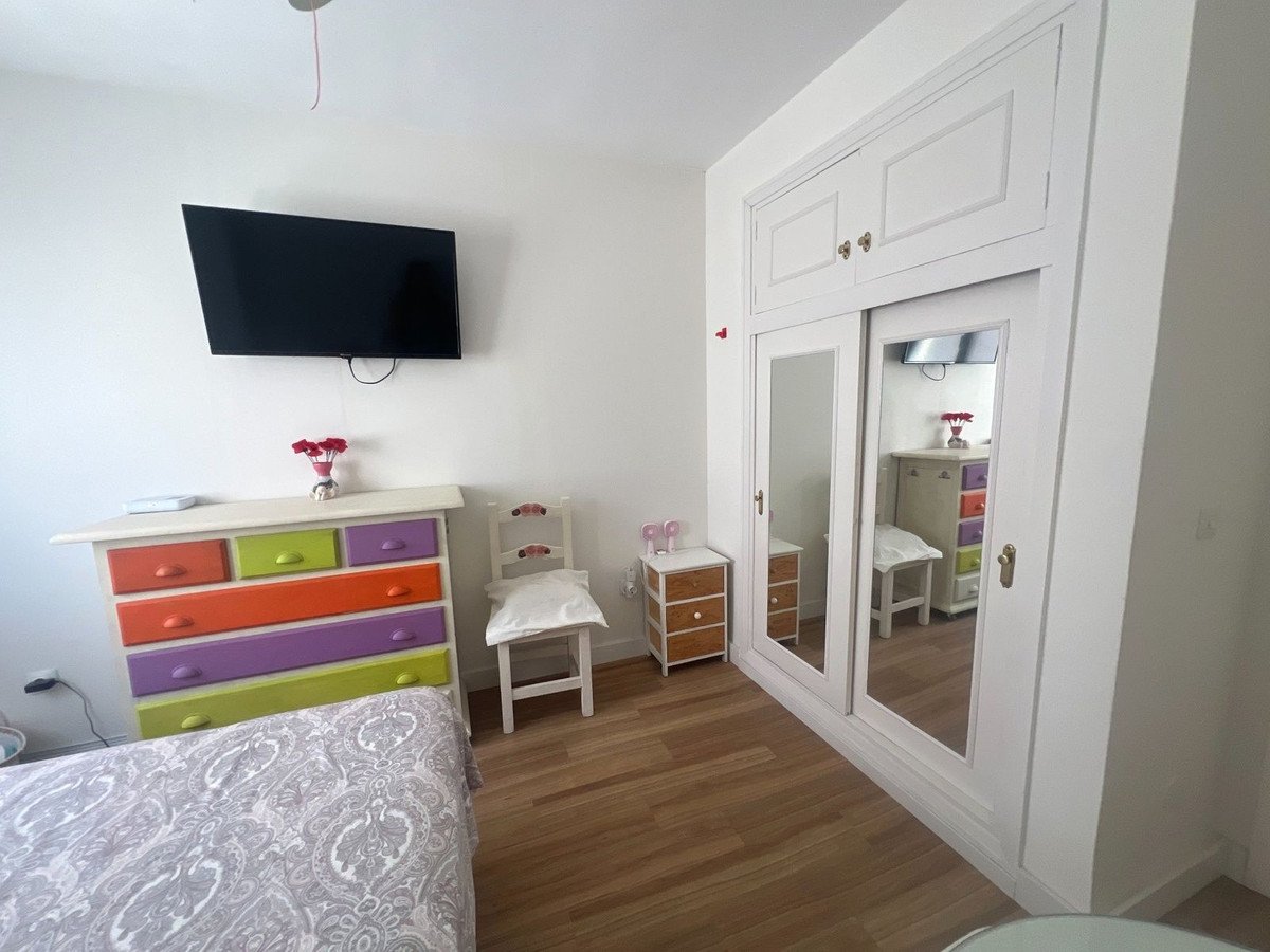 2 Bed Middle Floor Apartment in Estepona