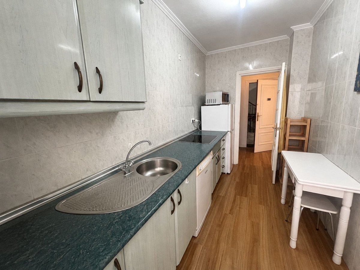 2 Bed Middle Floor Apartment in Estepona