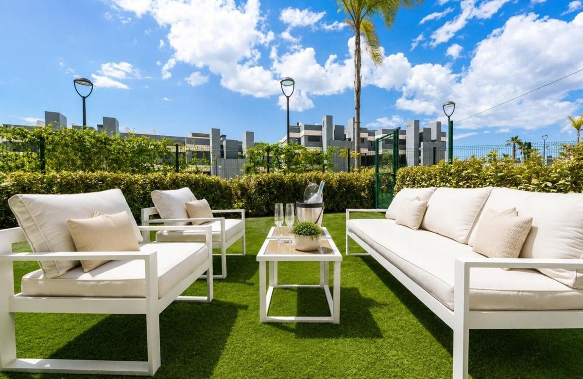 3 Bed Ground Floor Apartment in Selwo
