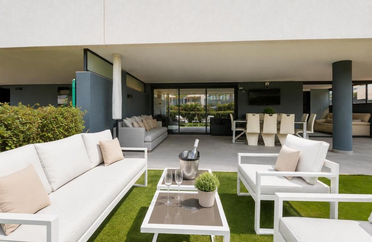 3 Bed Ground Floor Apartment in Selwo