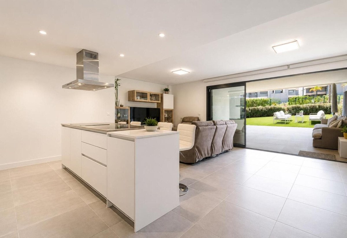 3 Bed Ground Floor Apartment in Selwo