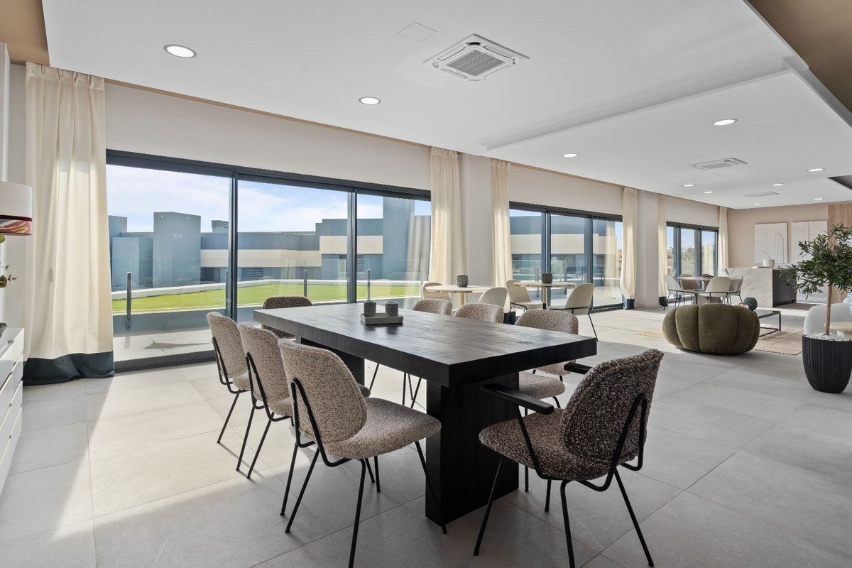 3 Bed Ground Floor Apartment in Selwo