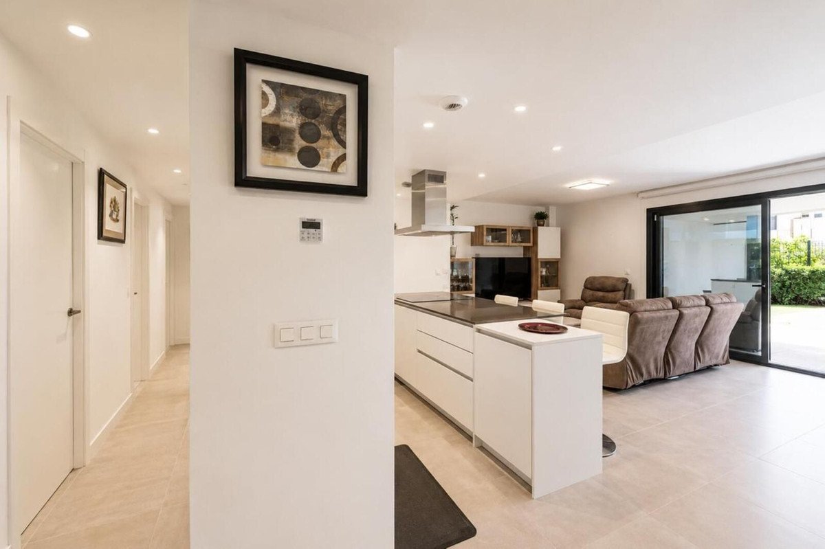 3 Bed Ground Floor Apartment in Selwo