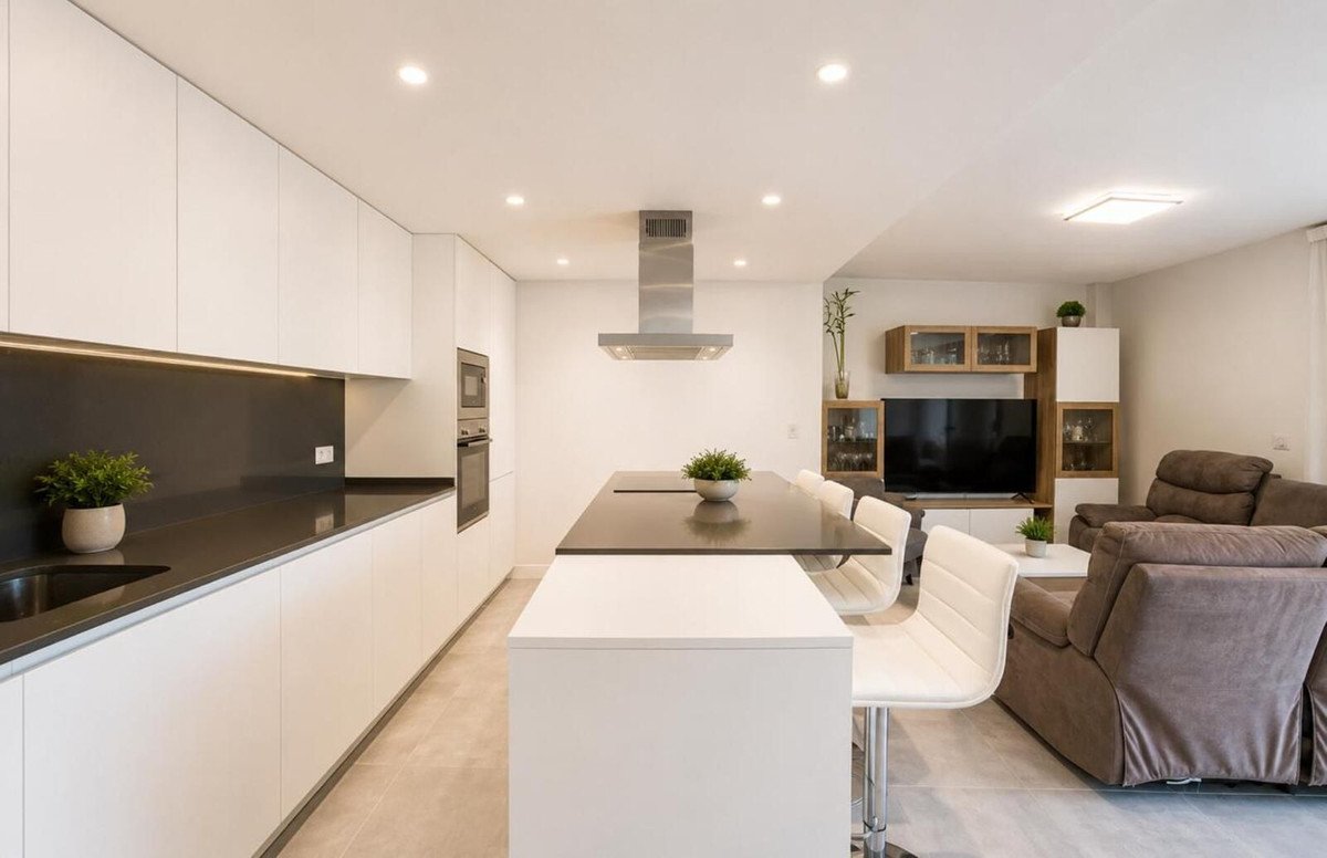 3 Bed Ground Floor Apartment in Selwo