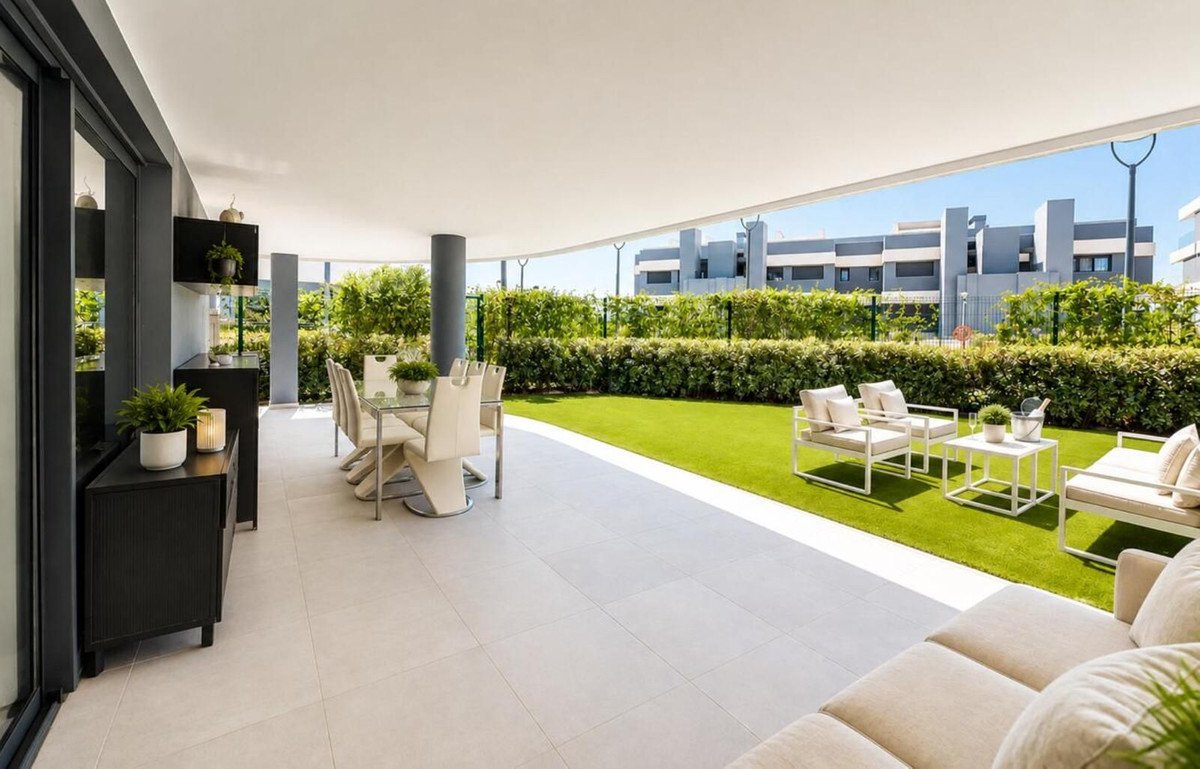 3 Bed Ground Floor Apartment in Selwo