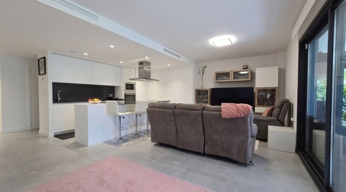3 Bed Ground Floor Apartment in Selwo