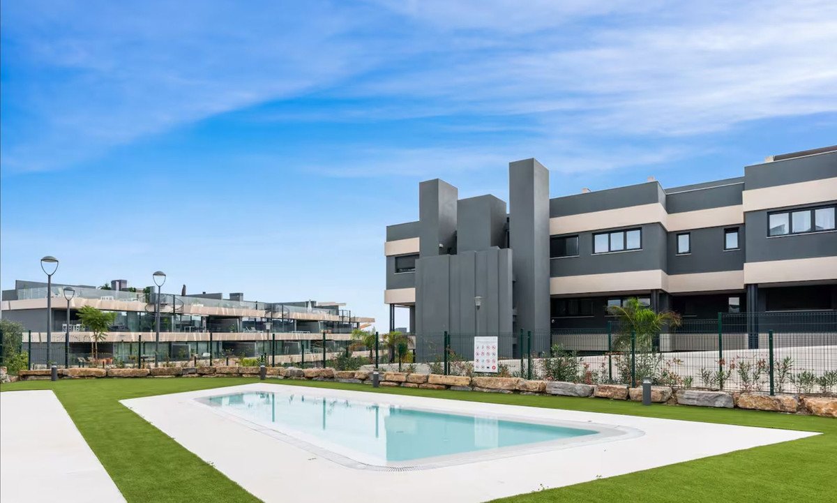 3 Bed Ground Floor Apartment in Selwo