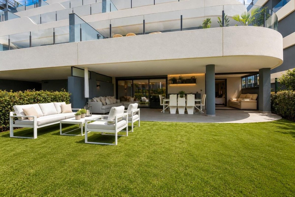 3 Bed Ground Floor Apartment in Selwo