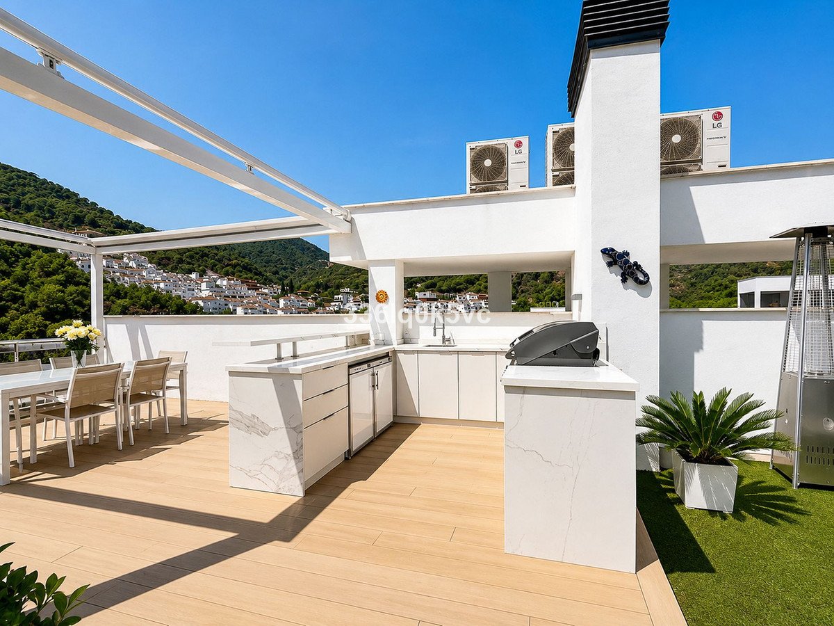 3 Bed Penthouse in Benahavís