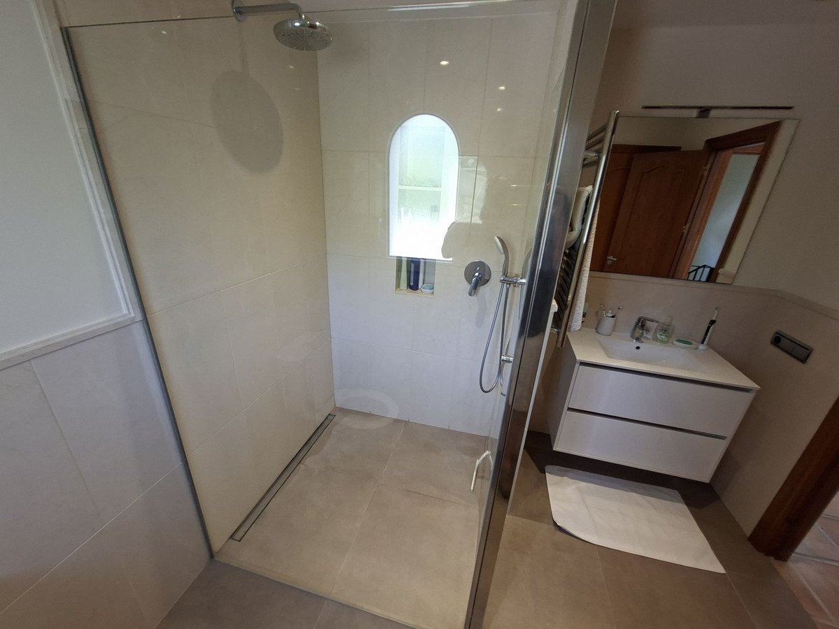 4 Bed Detached Villa in La Duquesa