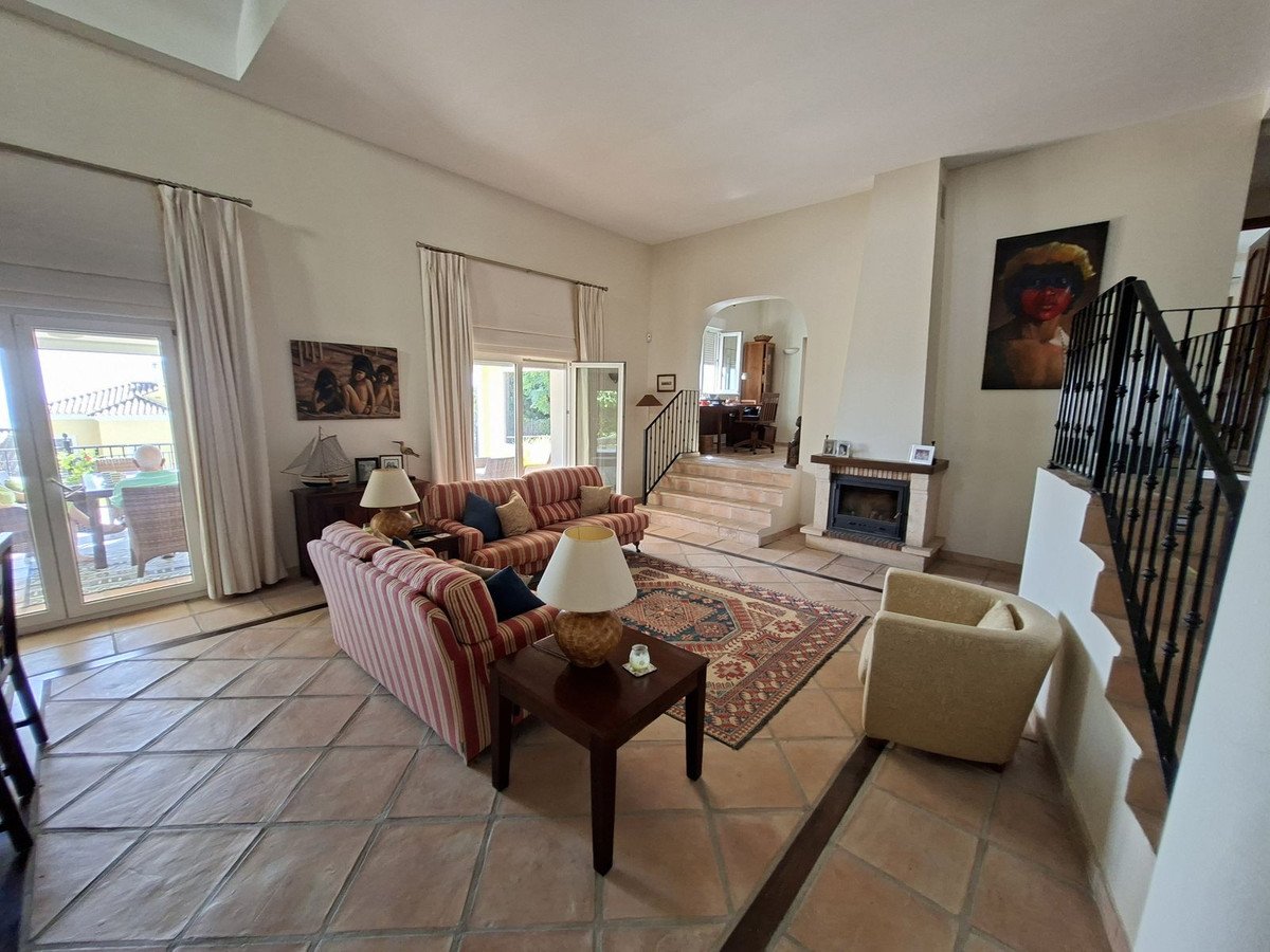 4 Bed Detached Villa in La Duquesa