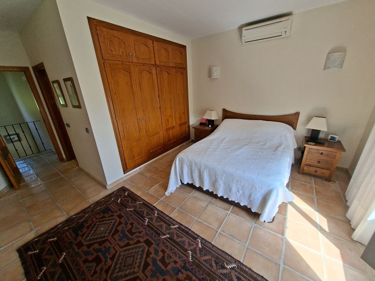 4 Bed Detached Villa in La Duquesa
