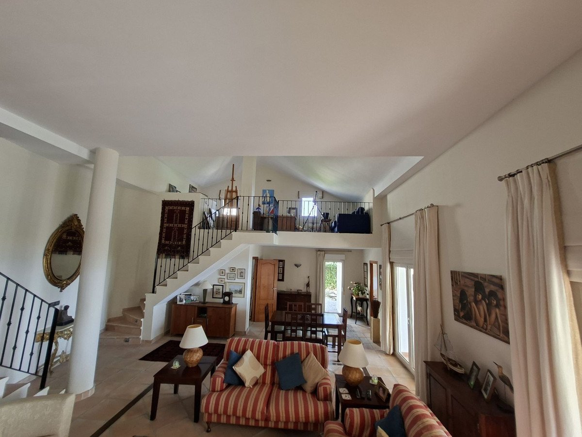 4 Bed Detached Villa in La Duquesa