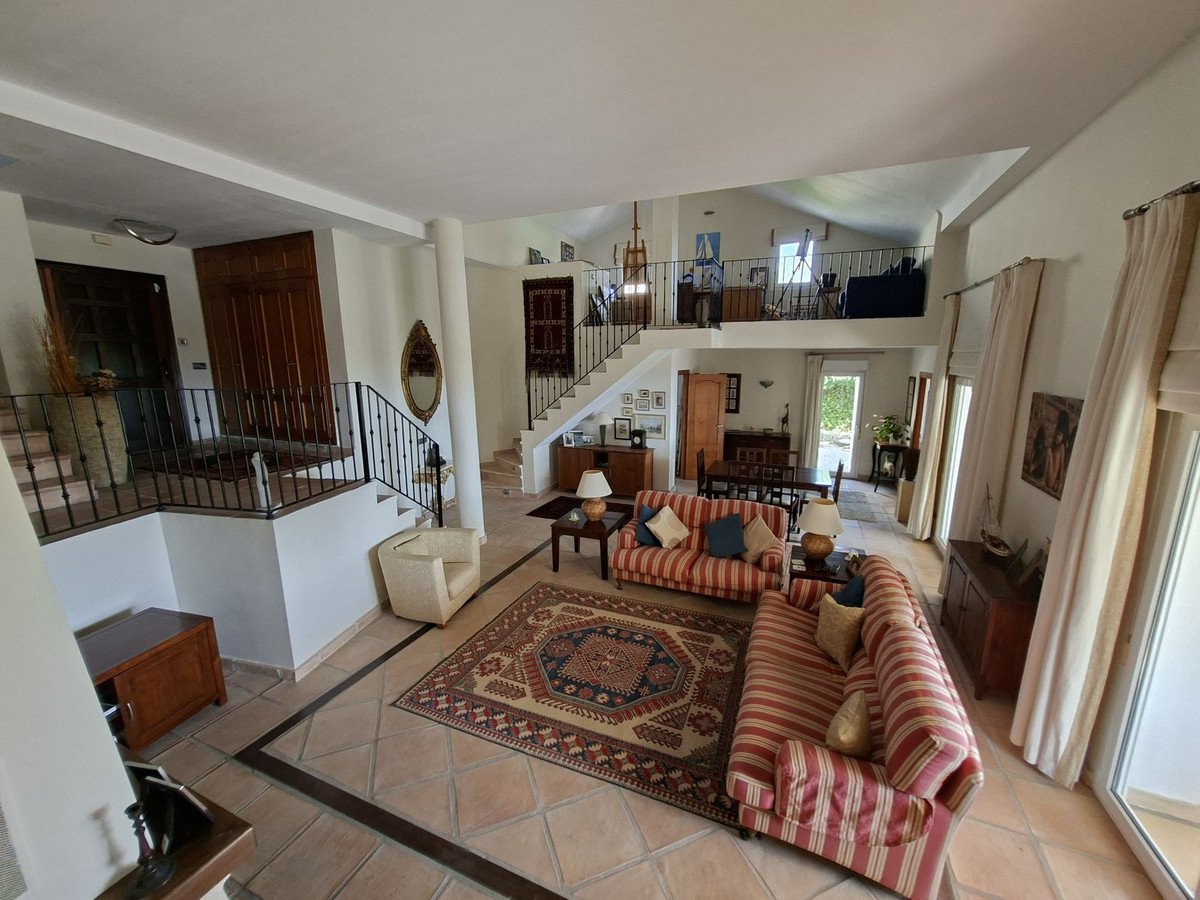 4 Bed Detached Villa in La Duquesa