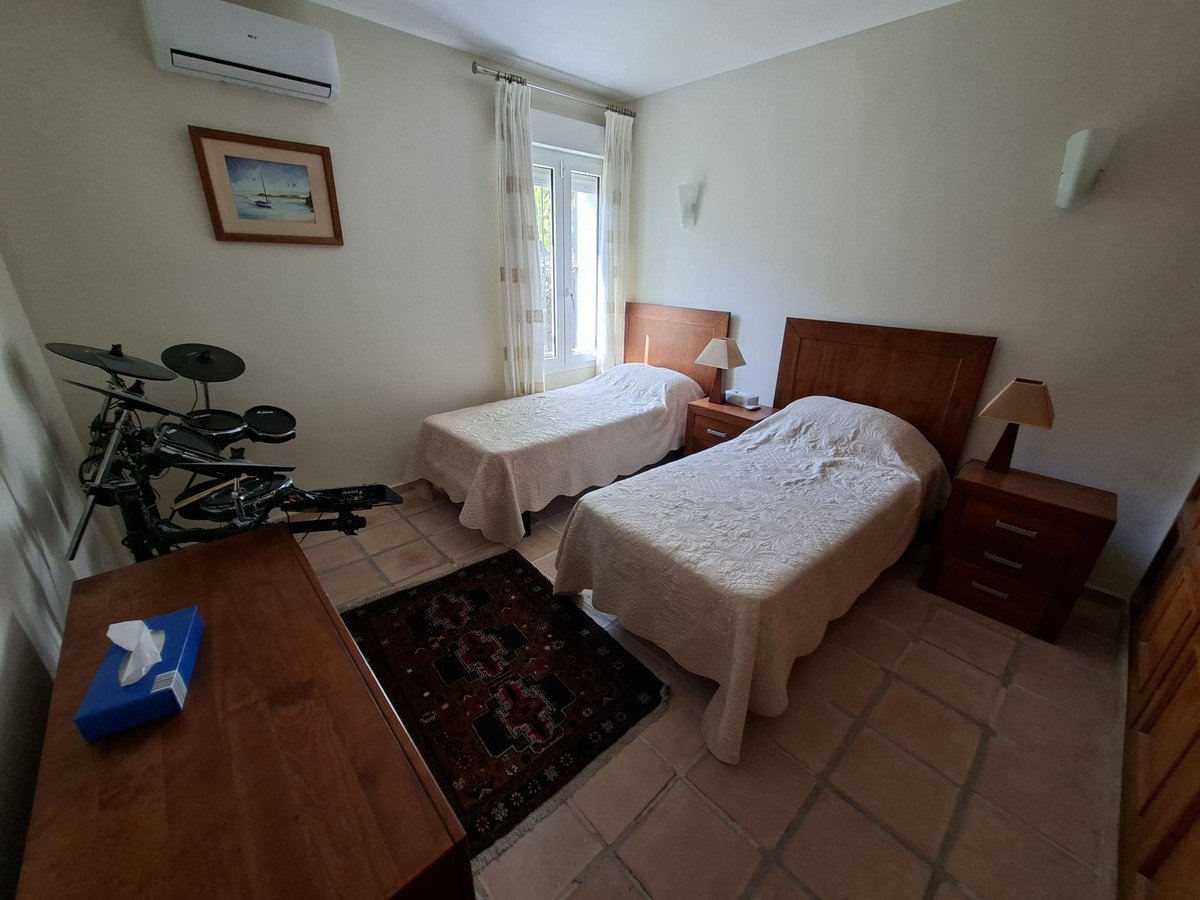 4 Bed Detached Villa in La Duquesa