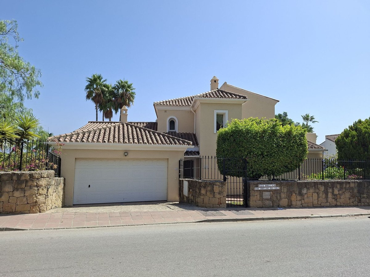 4 Bed Detached Villa in La Duquesa