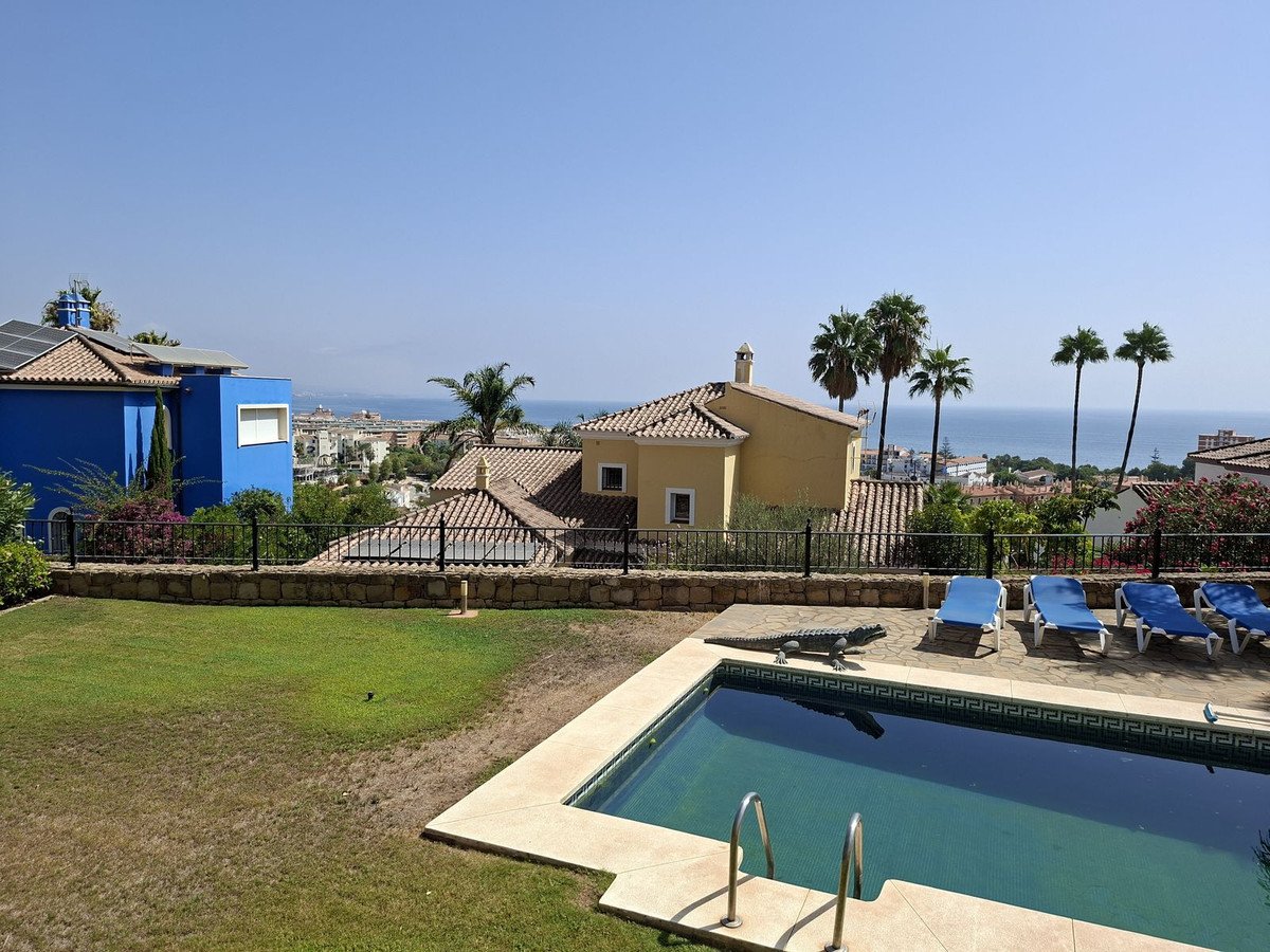 4 Bed Detached Villa in La Duquesa