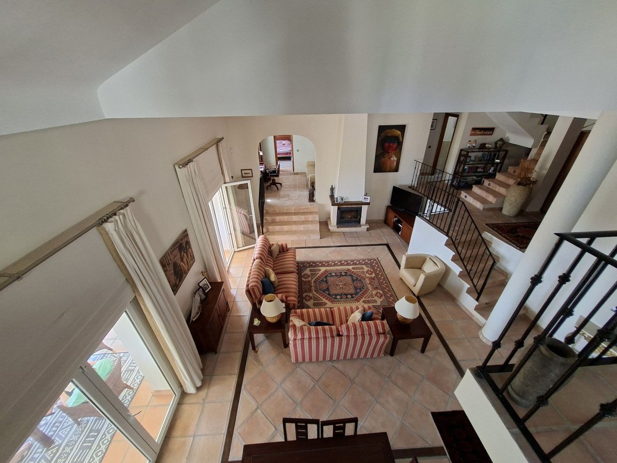 4 Bed Detached Villa in La Duquesa