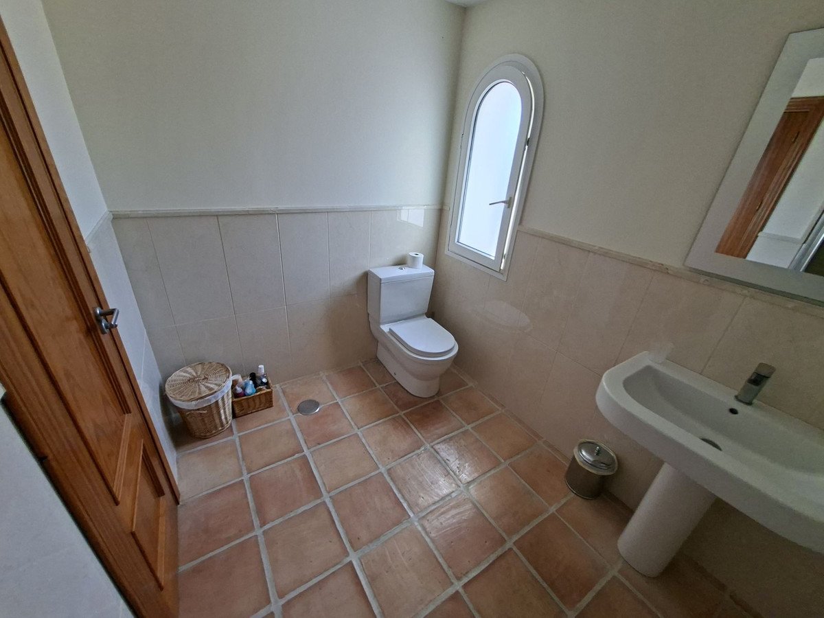 4 Bed Detached Villa in La Duquesa
