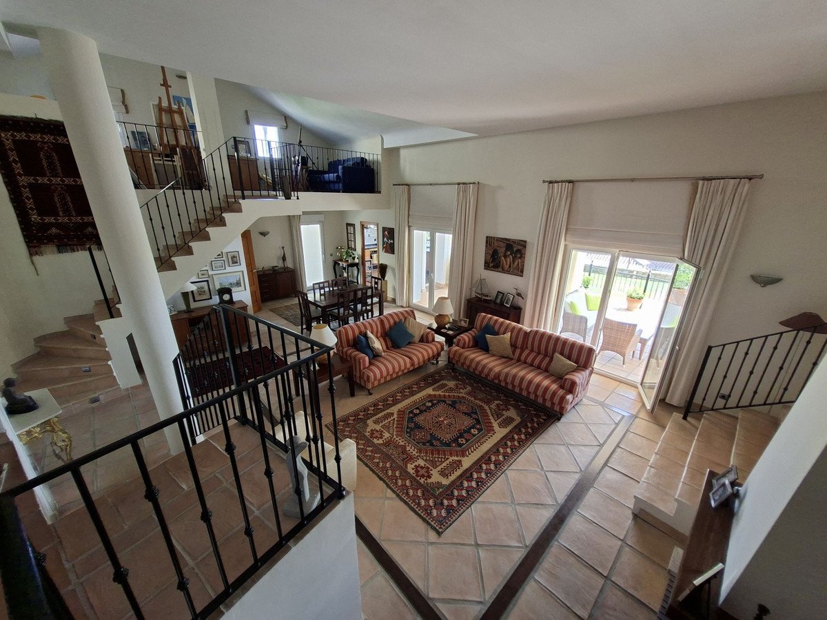 4 Bed Detached Villa in La Duquesa