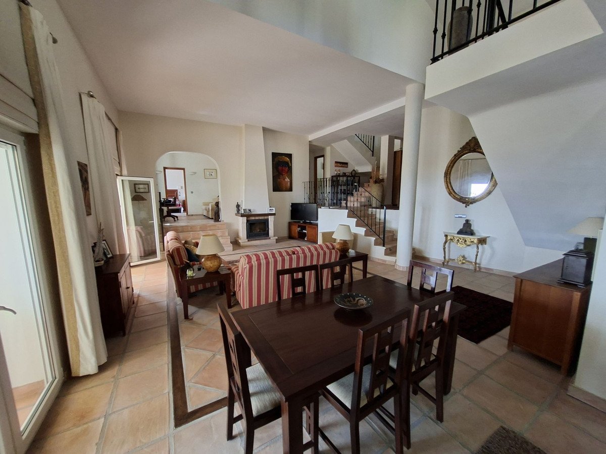 4 Bed Detached Villa in La Duquesa