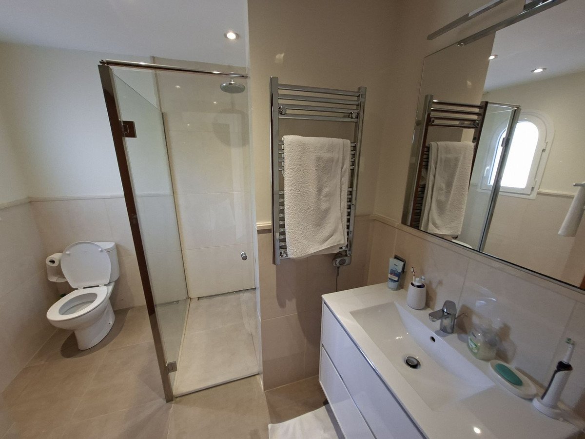4 Bed Detached Villa in La Duquesa