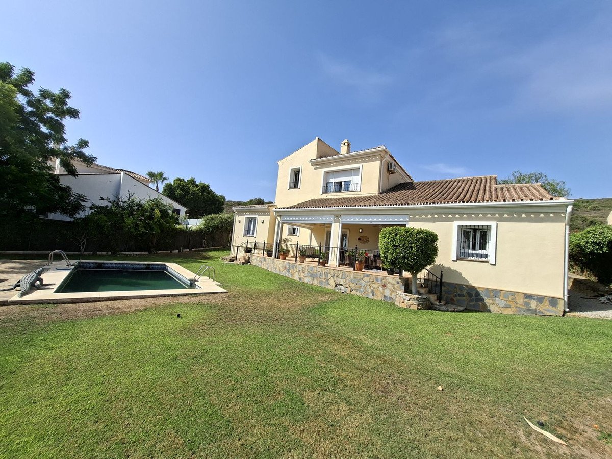 4 Bed Detached Villa in La Duquesa